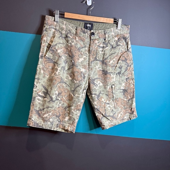 Stussy Green and Brown Cargo Shorts - Picture 2 of 11